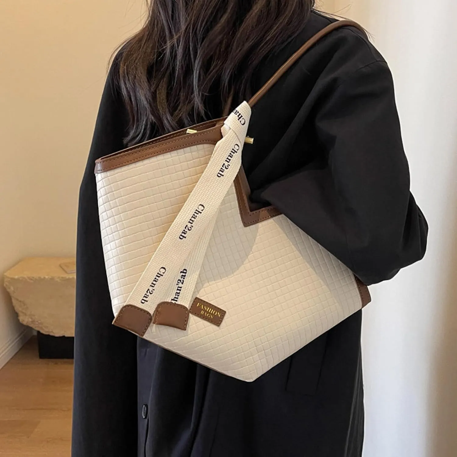 Love Heart Shape PU Artificial Leather Tote Bag for Women's Fashion Shoulder Bag and Satchel