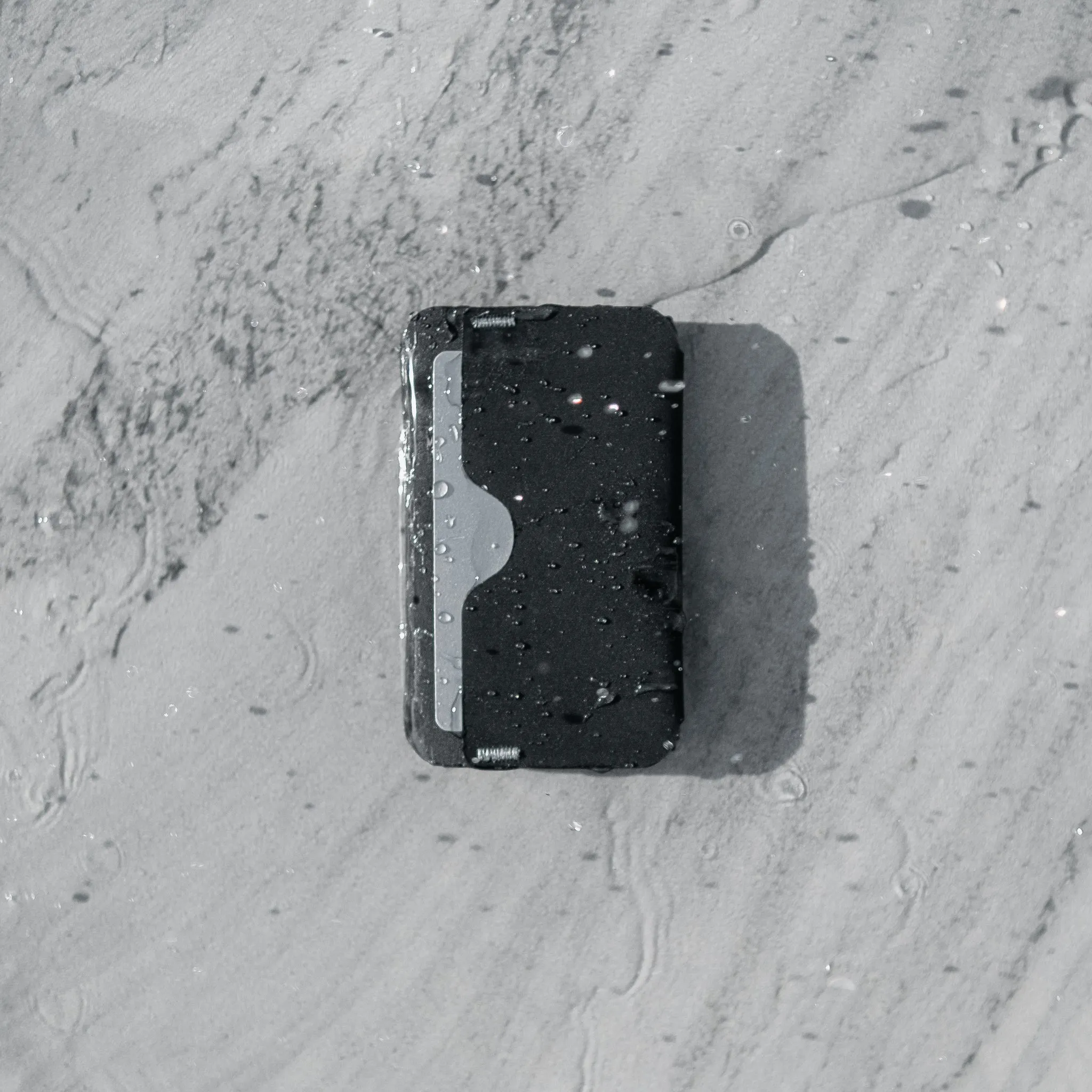 RE:FORM® RE:02 (CARD HOLDER)