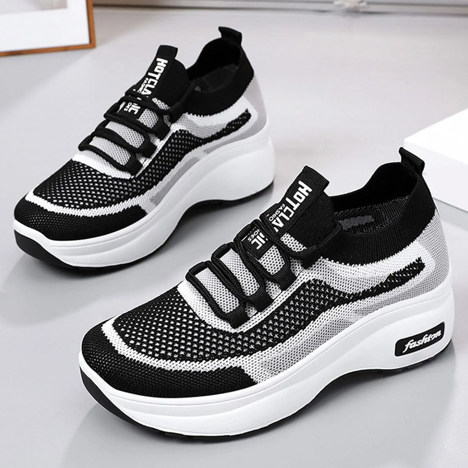 Women's Slip on Walking Shoes Non Slip Memory Foam Running Shoes Wide Width Breathable Mesh Sports Workout Tennis Shoes Ladies 2024 Fashion Sneakers