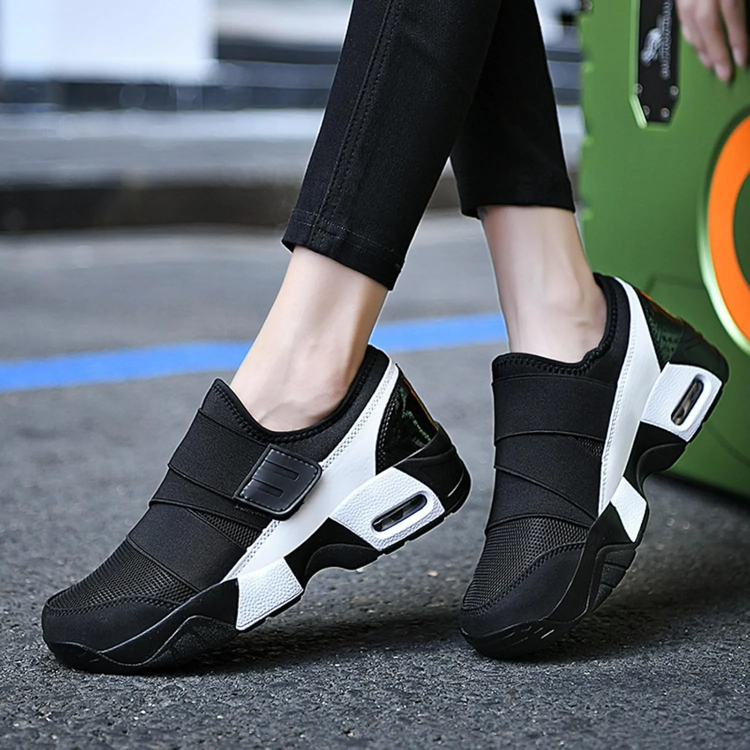 Womens Walking Shoes Slip on Comfy Knitted Non Slip Vintage Wide Running Shoes Breathable Mesh Sports Workout Tennis Shoes Fashion Lace Up Sneakers